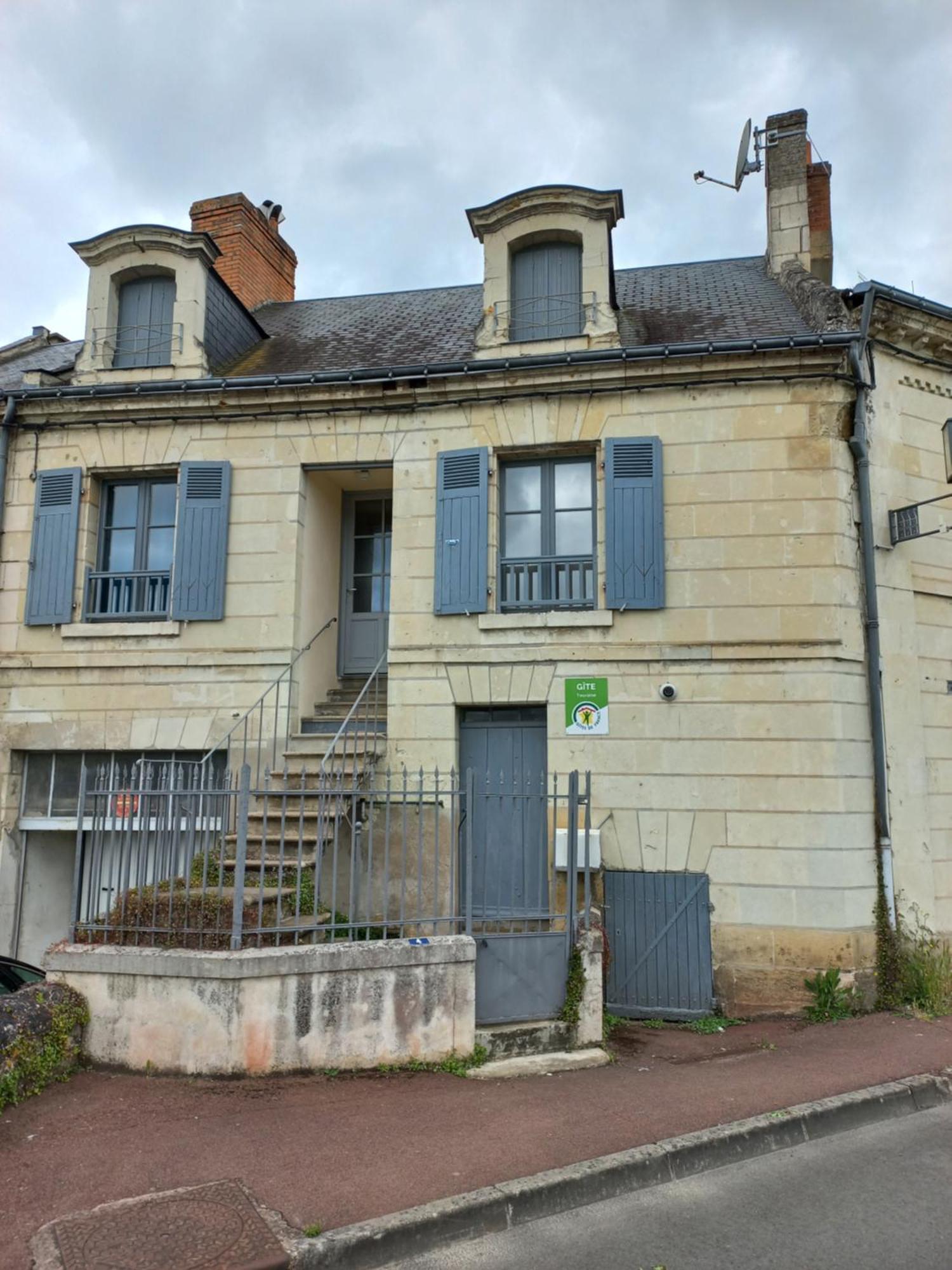 Agreable Maison De Ville Au Coeur De Chinon Exteriör bild